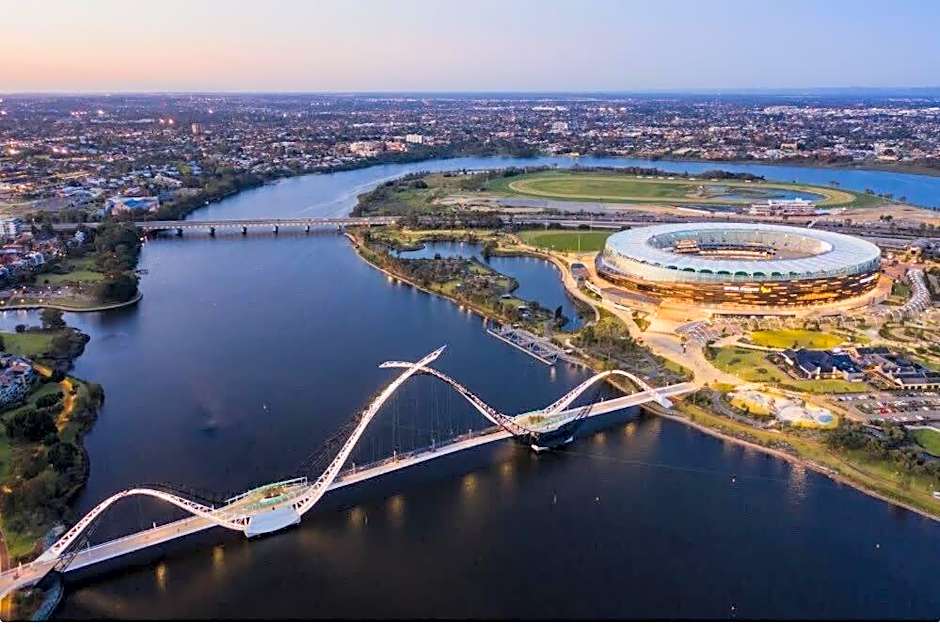 Cozy 2-Bedroom Apartment with City Views