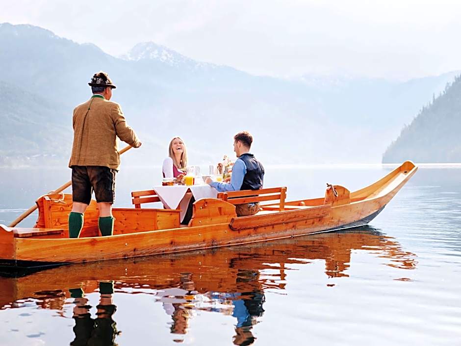 TAUROA Seehotel Grundlsee