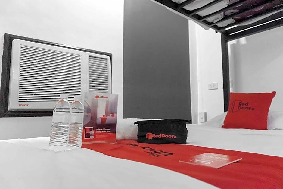 RedDoorz Plus near Bamboo Organ Las Piñas