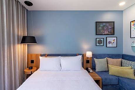 Queen Room - Non-Smoking