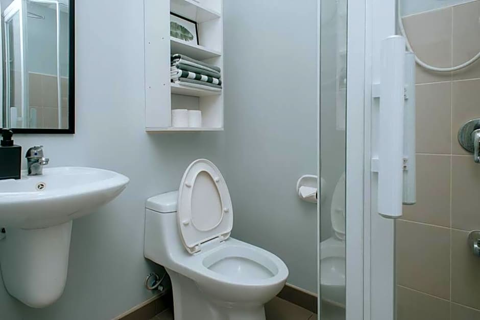 Studio Unit at Avida Towers Riala Tower 2 Cebu IT Park with Pool and Wifi