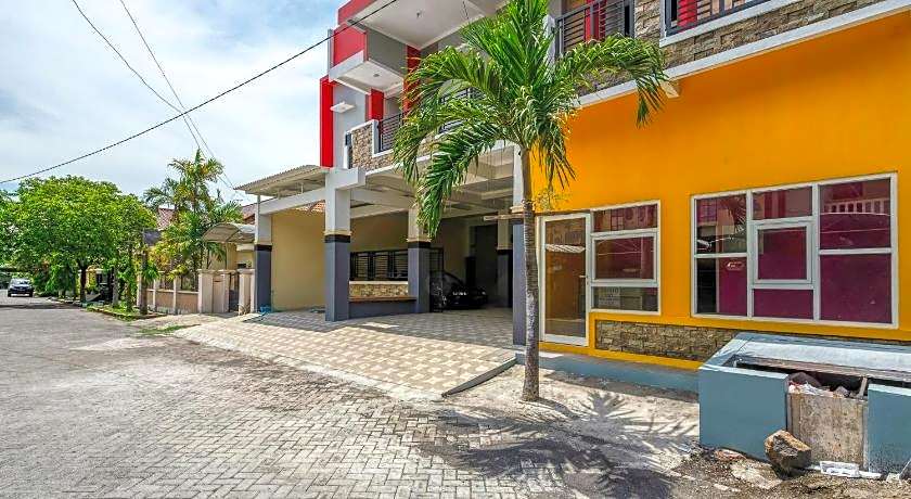 RedDoorz Syariah @ Kertomenanggal Surabaya