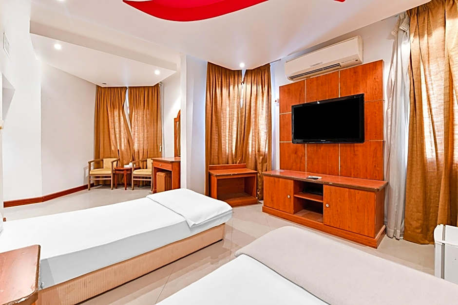 OYO 118 Revira Hotel