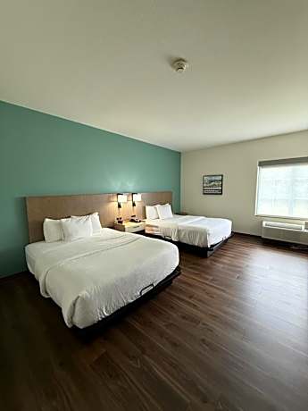Queen Room with Two Queen Beds and Bath Tub - Mobility Accessible/Non-Smoking