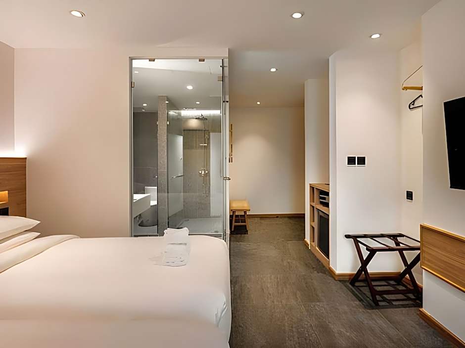 ZEN MASTER HOTEL