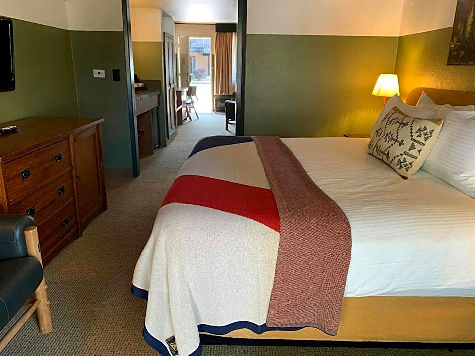 Station House Inn South Lake Tahoe, by Oliver