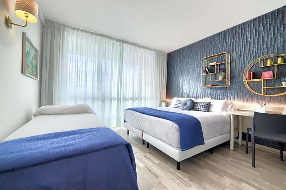 1 Double Bed or 2 Beds, Terrace — 4 fotoğraftan 1. fotoğraf