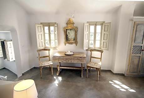 Cave Superior Studio with Caldera View