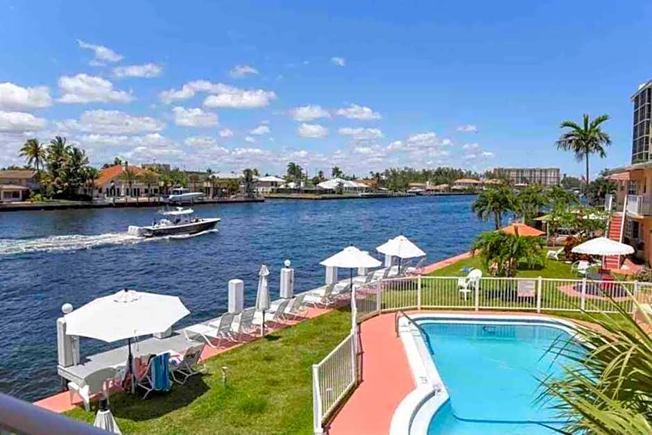 Aloha Apartments On the Intracoastal-Walk to the Beach