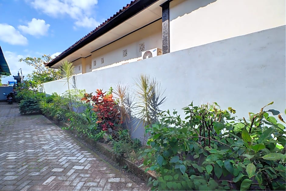 OYO Life 92838 Kost Ibu Surya