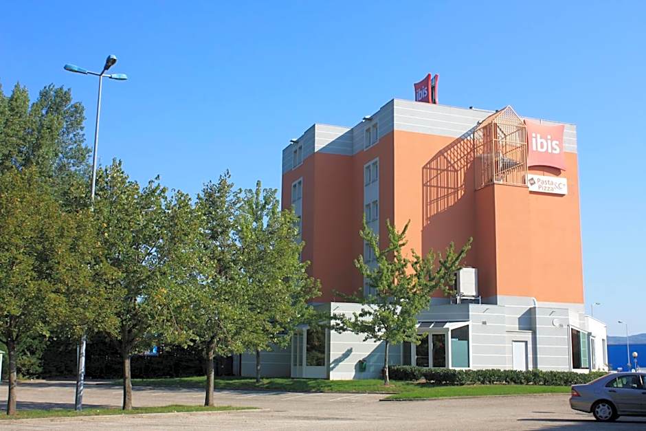 Hotel ibis Lyon Sud Chasse sur Rhone