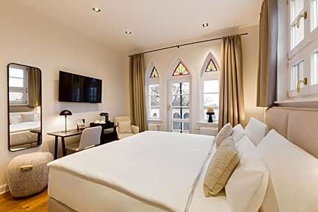 Deluxe Double Room Sea View with Balcony - Separate Building