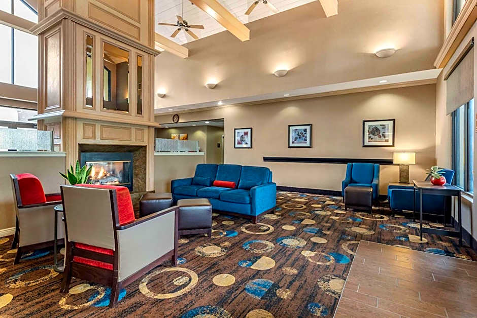 Comfort Inn & Suites Warsaw Near US-30