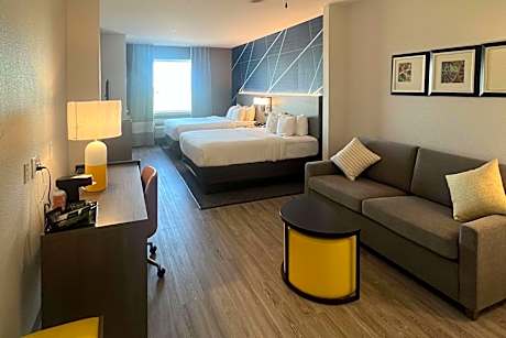 Queen Suite with Two Queen Beds - Non-Smoking