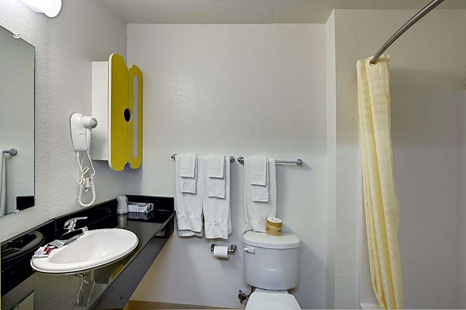 Studio 6-Sweetwater, TX