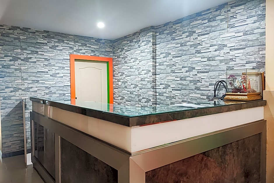 RedDoorz at Hotel Mayang Sari 1