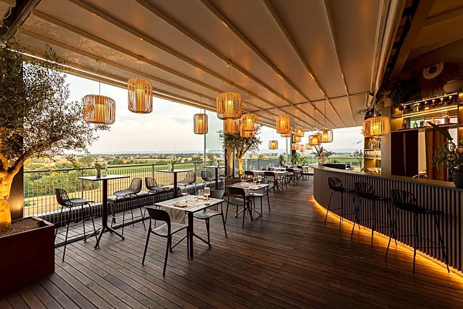 NEW IPOINT HOTEL