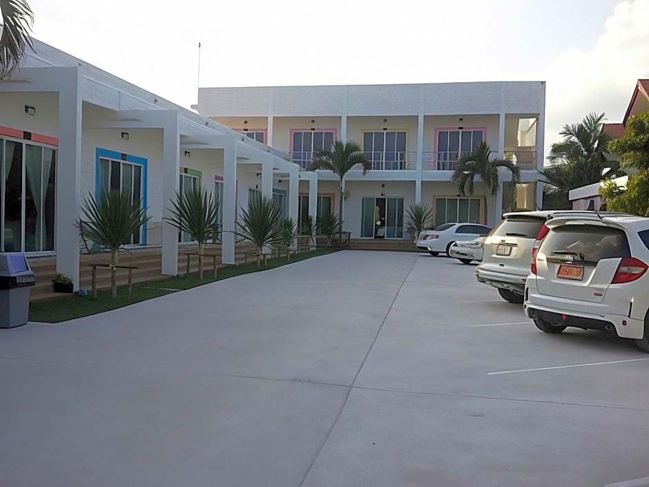 Baan Chom Jan Suan Phung