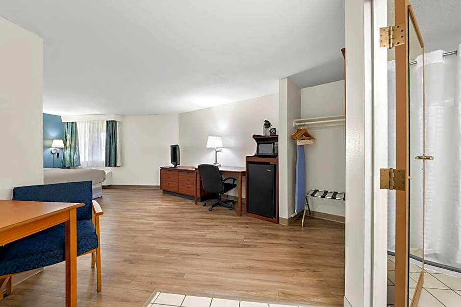 Quality Inn & Suites Black River Falls I-94