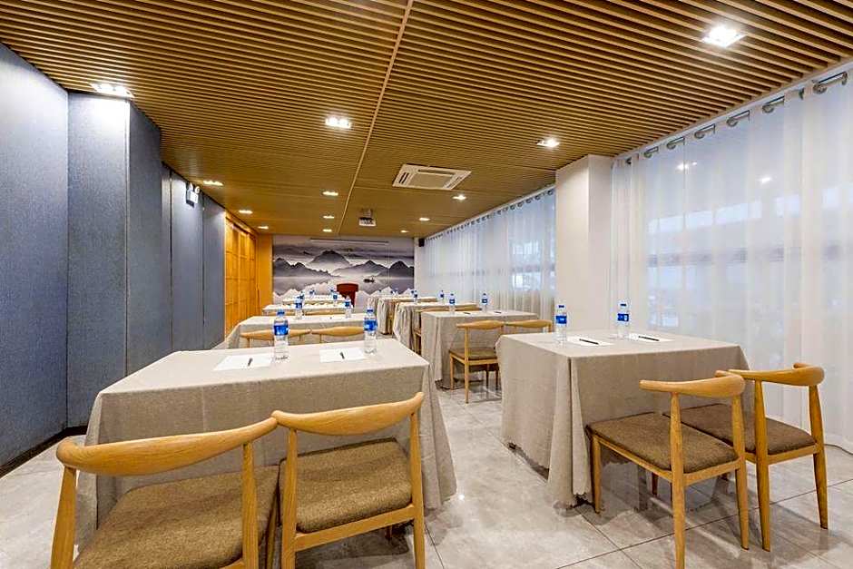 Yangshuo Guanyue Hotel