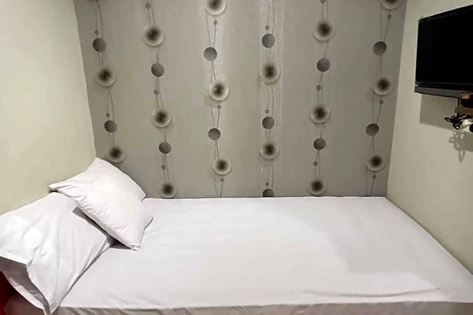 Aimer Guest House Syariah Mitra RedDoorz