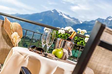 Double Room with Balcony and Mountain View