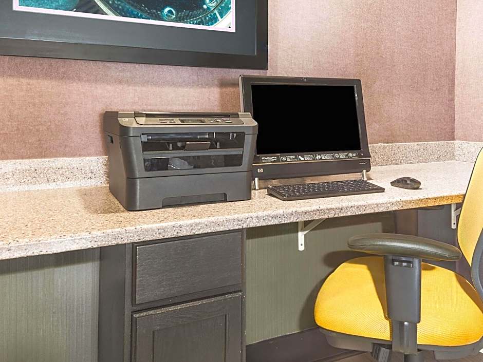 Days Inn & Suites by Wyndham Union City