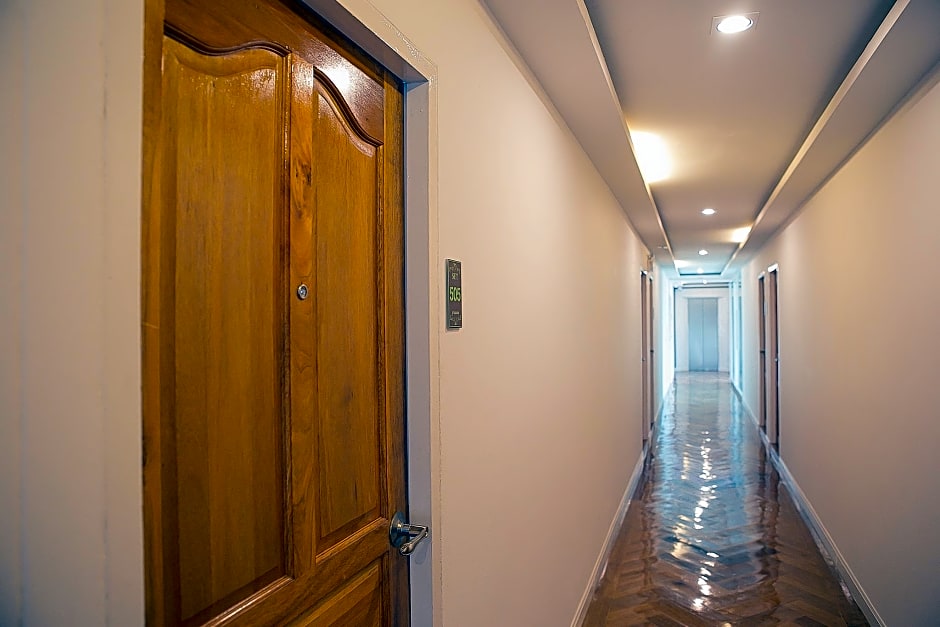 S.E.T Thanmongkol Residence