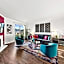 Beverly Hills Chic 2 bed 2bath with Patio and Parking 309