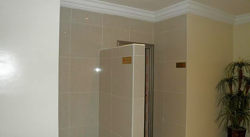 Marina Royal Hotel Suite