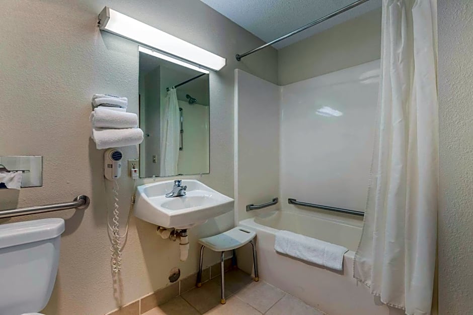 Rodeway Inn Coopersville