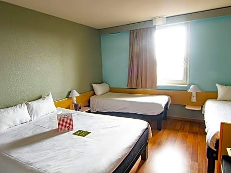 Standard Room with Double Bed and Twin Beds