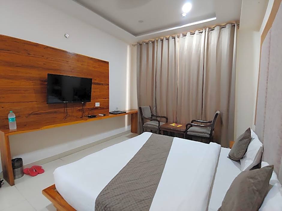 Goroomgo Sunroof Hotel & Banquet Zirakpur