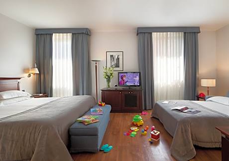 Family Room (2 Adults + 2 Children)