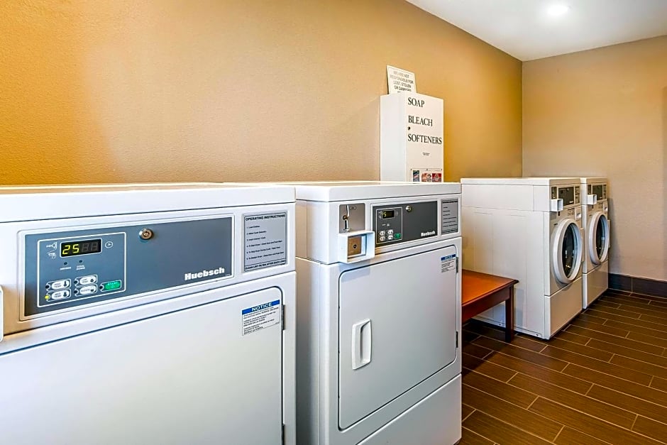 Comfort Inn & Suites Redwood Country