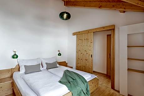 Apartment with Mountain View