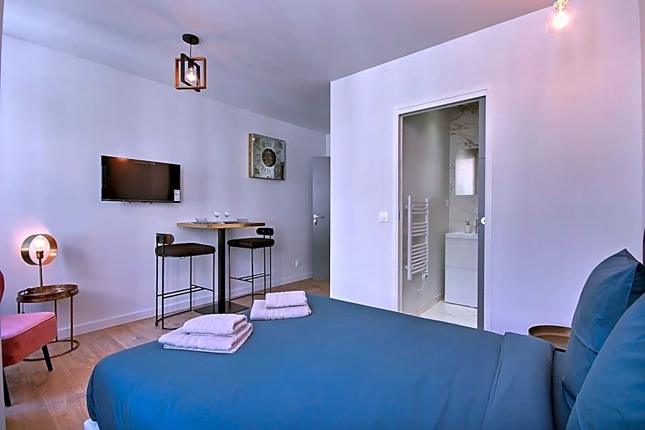 LES TOITS DU VIEUX-PORT