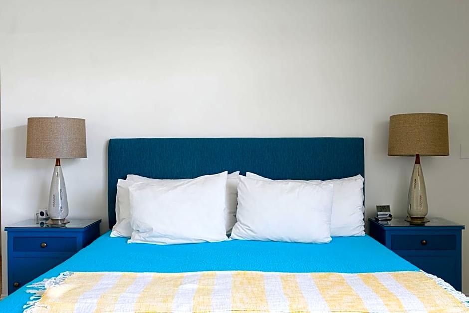 The Monkey Tree by AvantStay Mid-Century Modern Oasis with Pool