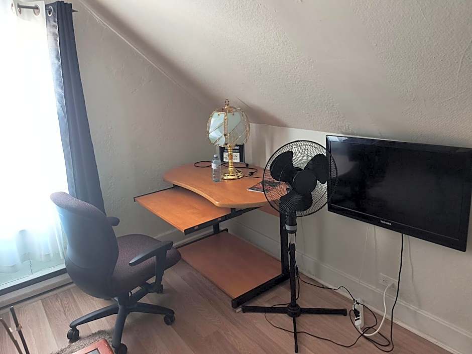 Cozy downtown one bedroom free parking