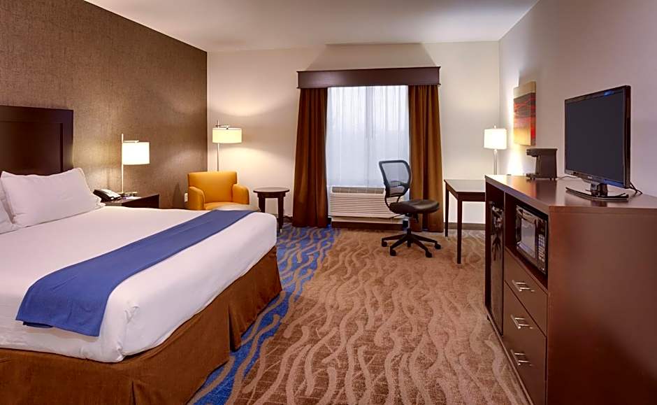 Holiday Inn Express & Suites Overland Park By IHG