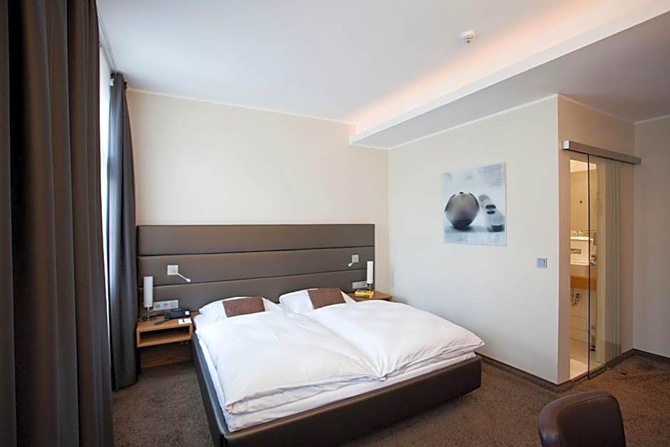 Photo 1 of 3 of Business Double Room