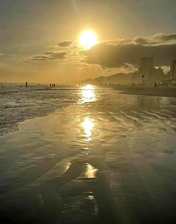 Boqueirão Praia Mar - 250 metros da praia - 2 dormitórios - 100m² - com WI FI - na avenida do comércio do Centro - Estacionamento Gratuito