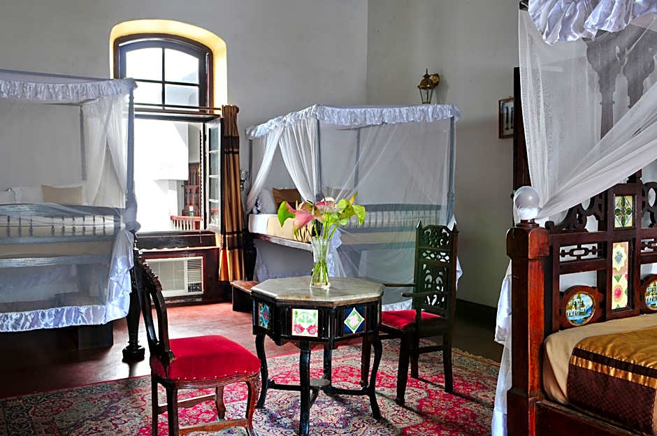 Dhow Palace Hotel