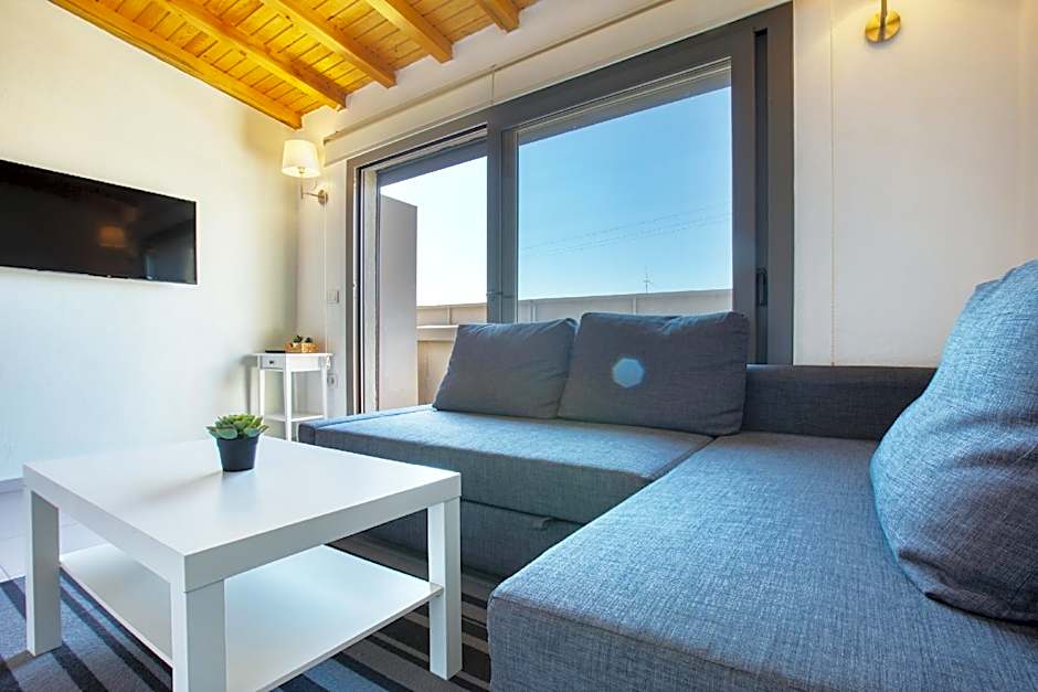 Aegean Apartments - Marina & Chios Island View