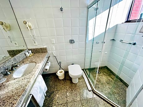 Executive Suite queen size bed