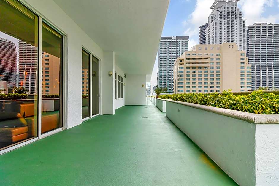 The Club at Brickell Bay Luxury Suites