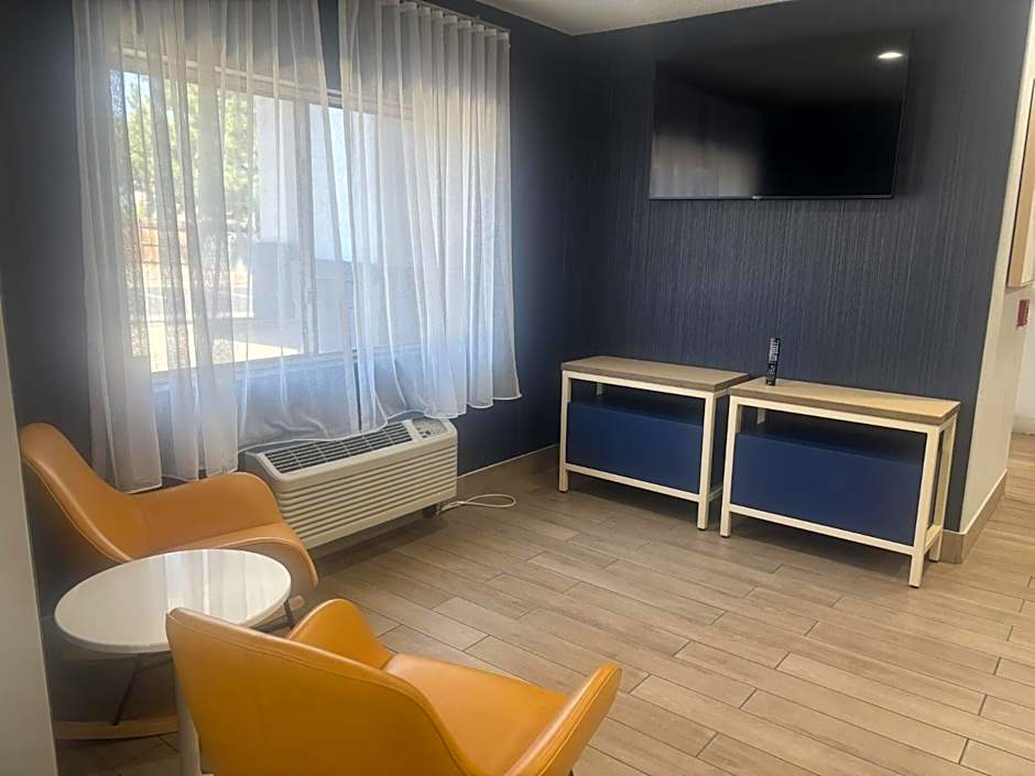 Spark by Hilton Lakewood Denver Southwest