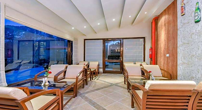 Hotel Snowcrests Manor