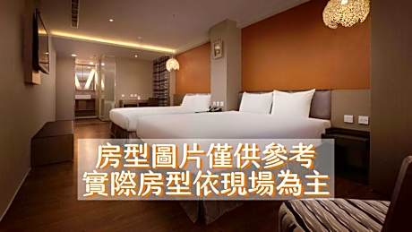 1 Queen 2 Twin Beds Room