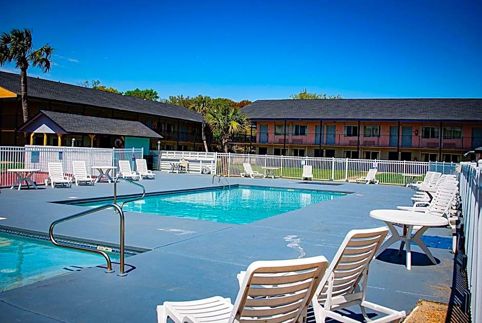 Super 8 by Wyndham Biloxi